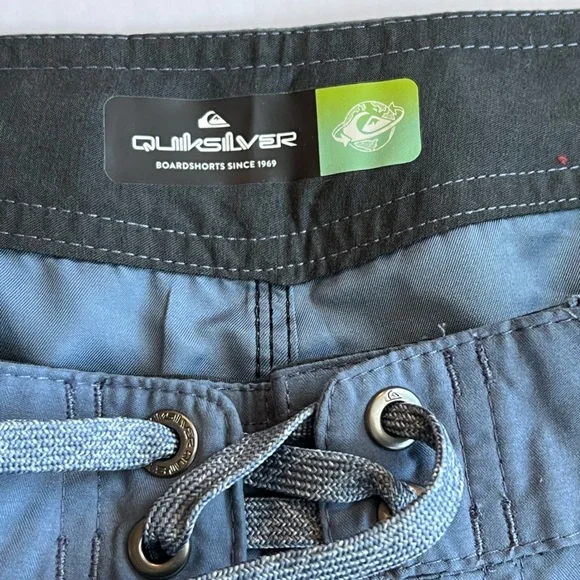 Quicksilver NWT Boys Board shorts Size 28 - Picture 4 of 6